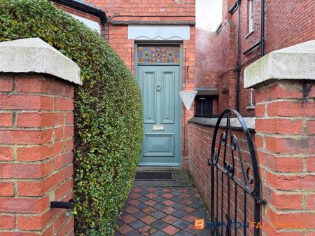 3 bedroom Semi-detached house for sale in Wellington Road, Newark