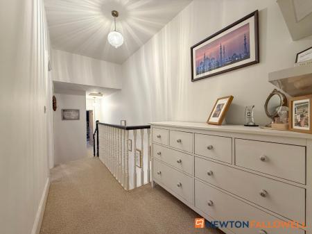 3 bedroom Semi-detached house for sale in Wellington Road, Newark