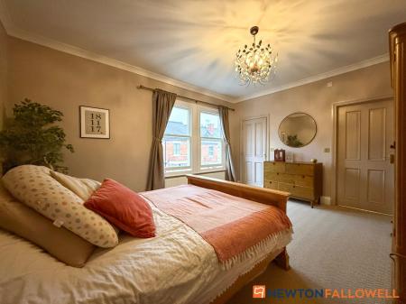 3 bedroom Semi-detached house for sale in Wellington Road, Newark