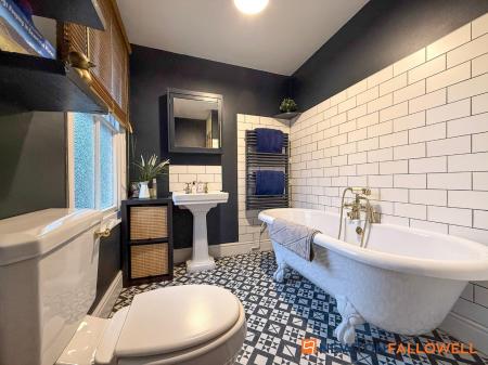 3 bedroom Semi-detached house for sale in Wellington Road, Newark