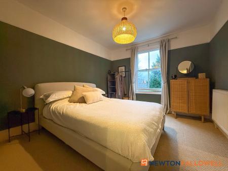 3 bedroom Semi-detached house for sale in Wellington Road, Newark