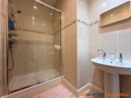 3 bedroom Semi-detached house for sale in Wellington Road, Newark