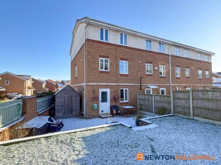 3 bedroom End of terrace house for sale in Cludd Avenue, Newark