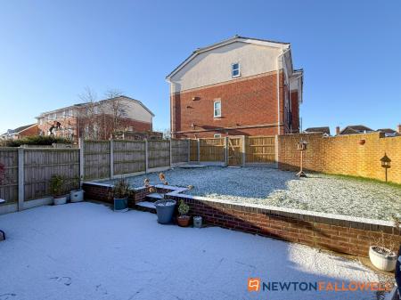 3 bedroom End of terrace house for sale in Cludd Avenue, Newark