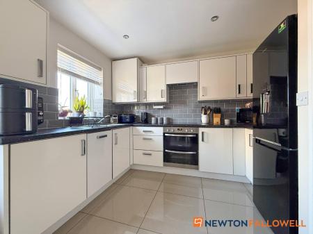 3 bedroom End of terrace house for sale in Cludd Avenue, Newark
