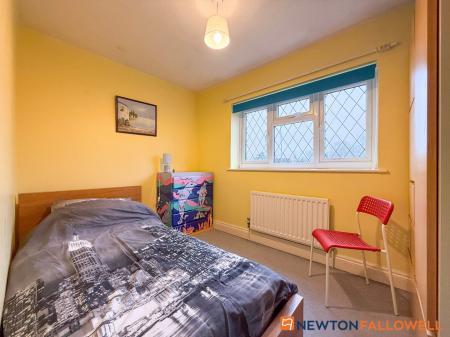 5 bedroom Detached house for sale in Beacon Hill Road, Newark