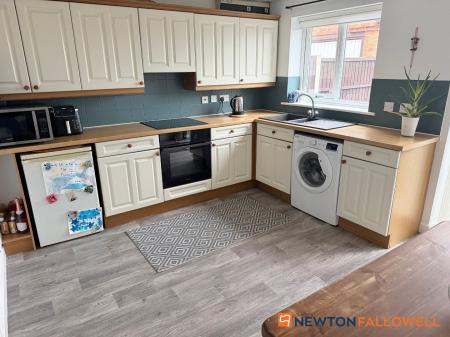 2 bedroom Semi-detached house for sale in Maple Drive, Bassingham