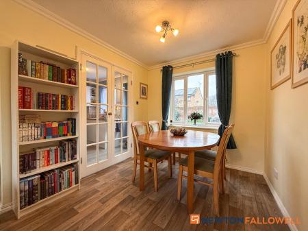 3 bedroom Detached house for sale in Robinson Close, Newark