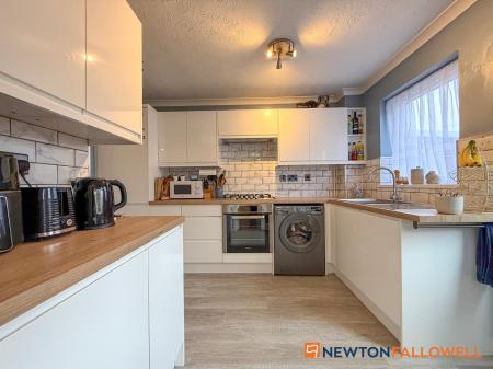 3 bedroom Detached house for sale in Robinson Close, Newark