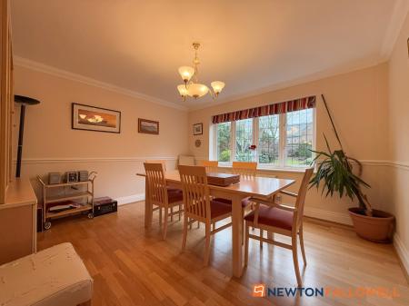 6 bedroom Detached house for sale in Glebe Park, Balderton