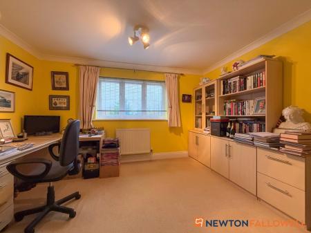 6 bedroom Detached house for sale in Glebe Park, Balderton