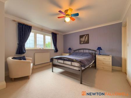 6 bedroom Detached house for sale in Glebe Park, Balderton