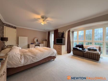 6 bedroom Detached house for sale in Glebe Park, Balderton