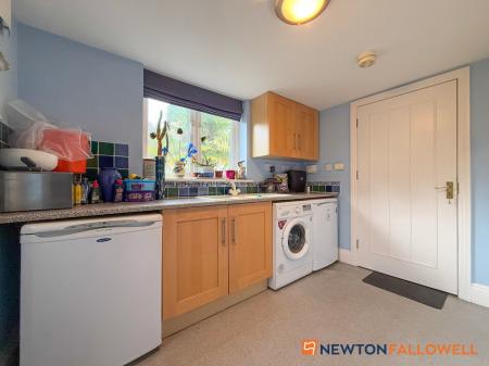 6 bedroom Detached house for sale in Glebe Park, Balderton