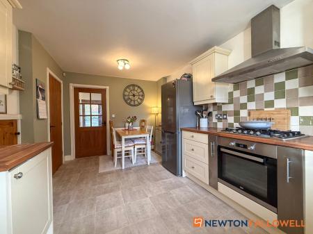 2 bedroom Semi-detached house for sale in Peacocks Launde, Claypole