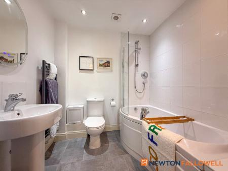 2 bedroom Semi-detached house for sale in Peacocks Launde, Claypole