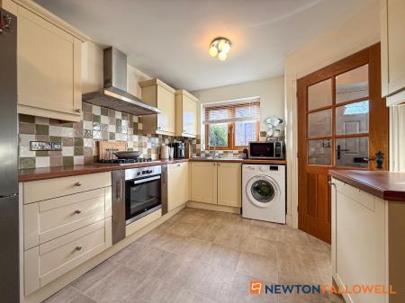 2 bedroom Semi-detached house for sale in Peacocks Launde, Claypole