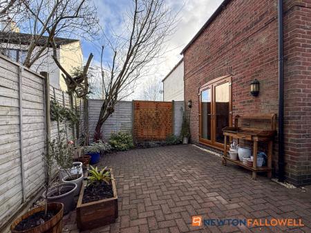 2 bedroom Semi-detached house for sale in Peacocks Launde, Claypole