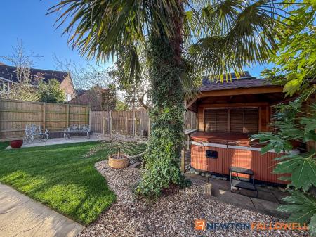 5 bedroom Detached house for sale in Dale Way, Fernwood