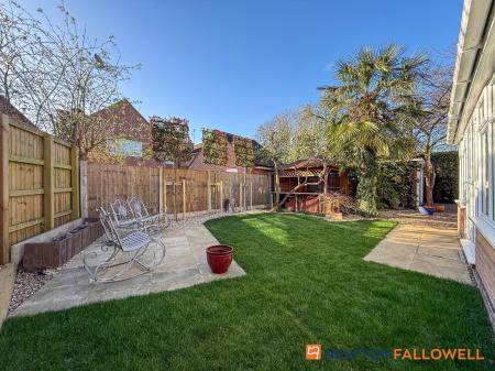 5 bedroom Detached house for sale in Dale Way, Fernwood