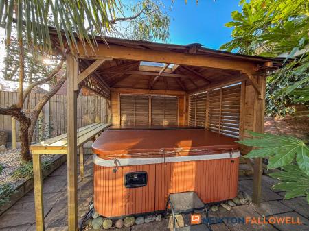 5 bedroom Detached house for sale in Dale Way, Fernwood