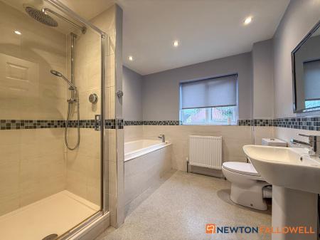 5 bedroom Detached house for sale in Dale Way, Fernwood