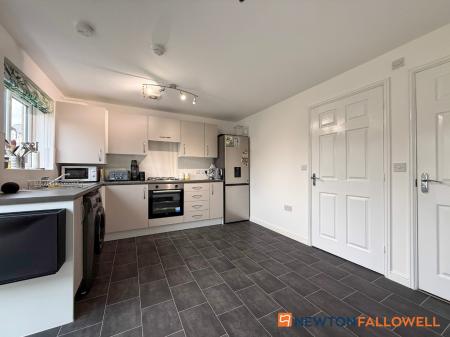 3 bedroom Semi-detached house for sale in Sir Brian Way, Bilsthorpe