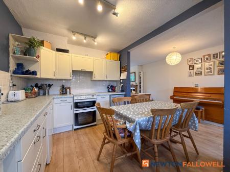 4 bedroom Detached house for sale in Markwick Close, Newark