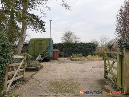 4 bedroom Detached house for sale in Markwick Close, Newark