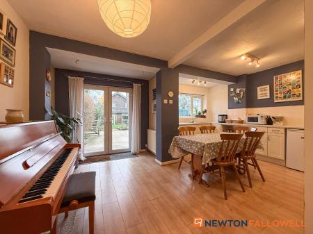 4 bedroom Detached house for sale in Markwick Close, Newark