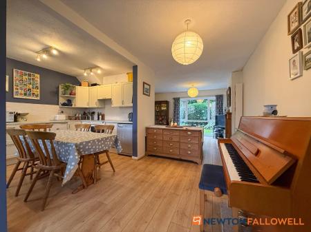 4 bedroom Detached house for sale in Markwick Close, Newark