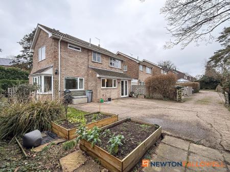 4 bedroom Detached house for sale in Markwick Close, Newark