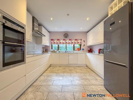 4 bedroom Detached house for sale in Main Street, South Muskham