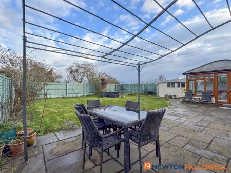4 bedroom Detached house for sale in Main Street, South Muskham