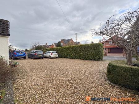 4 bedroom Detached house for sale in Main Street, South Muskham