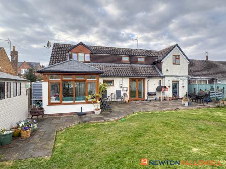 4 bedroom Detached house for sale in Main Street, South Muskham