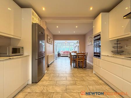 4 bedroom Detached house for sale in Main Street, South Muskham