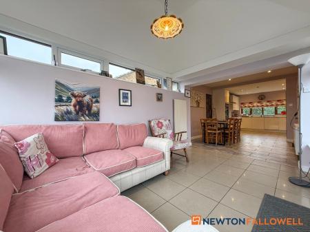 4 bedroom Detached house for sale in Main Street, South Muskham