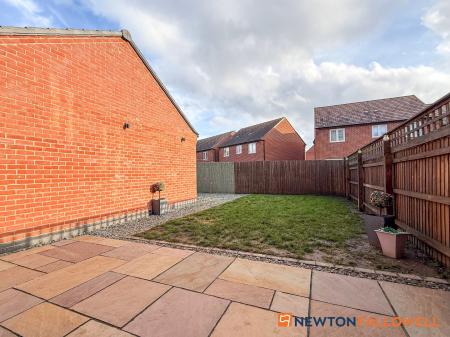 4 bedroom Semi-detached house for sale in Flaxley Lane, Middlebeck, Newark
