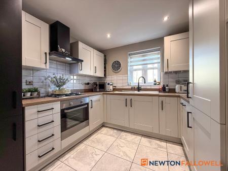 4 bedroom Semi-detached house for sale in Flaxley Lane, Middlebeck, Newark