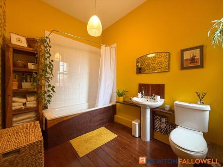 4 bedroom End of terrace house for sale in Harcourt Street, Newark