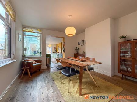 4 bedroom End of terrace house for sale in Harcourt Street, Newark