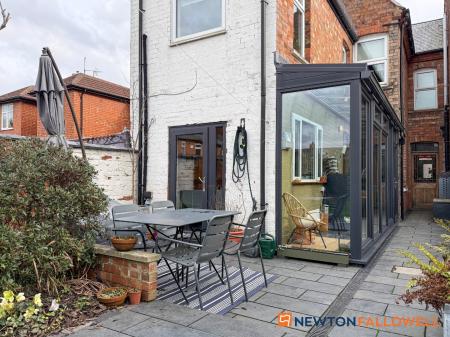 4 bedroom End of terrace house for sale in Harcourt Street, Newark