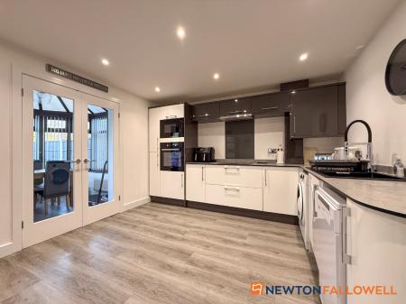 3 bedroom Semi-detached house for sale in Birch Road, Balderton