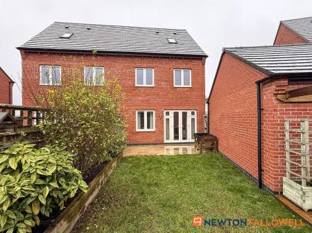 4 bedroom Semi-detached house for sale in Flaxley Lane, Middlebeck, Newark