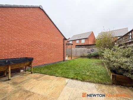 4 bedroom Semi-detached house for sale in Flaxley Lane, Middlebeck, Newark