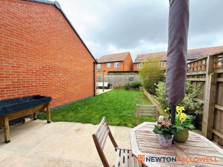 4 bedroom Semi-detached house for sale in Flaxley Lane, Middlebeck, Newark