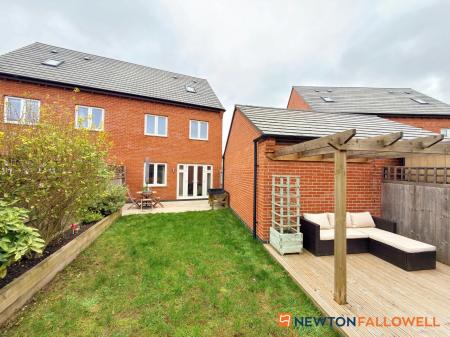 4 bedroom Semi-detached house for sale in Flaxley Lane, Middlebeck, Newark