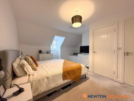 4 bedroom Semi-detached house for sale in Flaxley Lane, Middlebeck, Newark