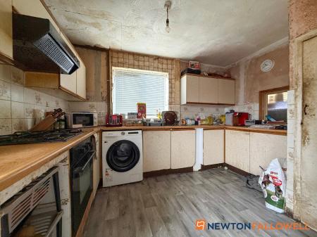 3 bedroom Semi-detached house for sale in Cranmer Road, Newark